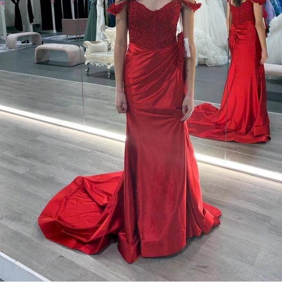 Sherri Hill Prom Dress - Picture 2 of 5